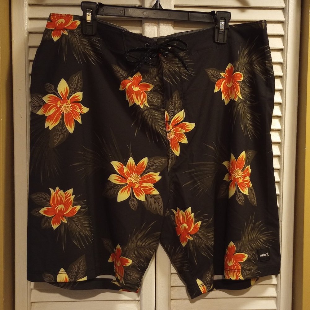 New Without Tags Hurley Men's Phantom Board Shorts, Size 36 (L), 21" Long